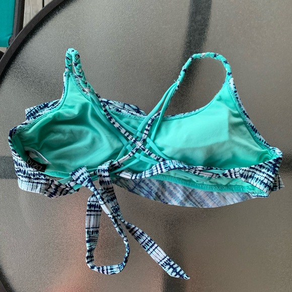 Cute blue ruffle swim top - Picture 2 of 3